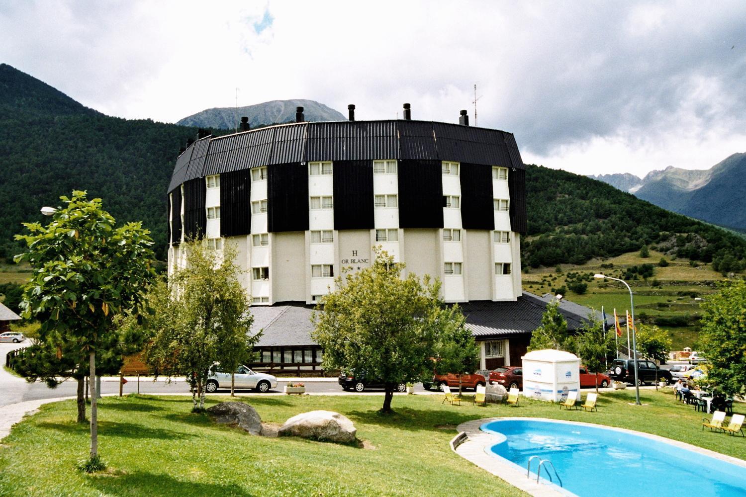 Hotel Or Blanc Espot Bagian luar foto