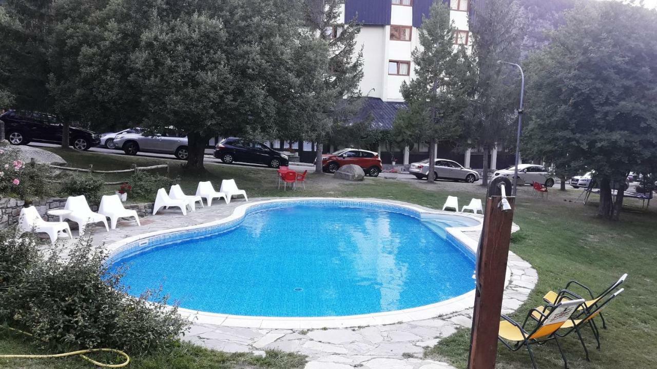 Hotel Or Blanc Espot Bagian luar foto